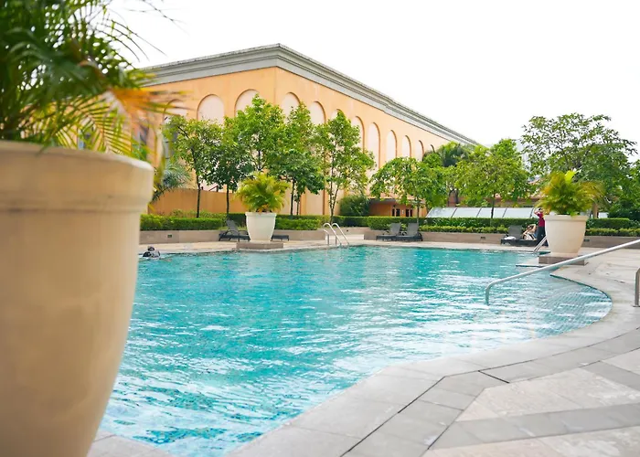 Luxe Spacious Cozy Venice Bgc 65intv Surround Sound Manila
