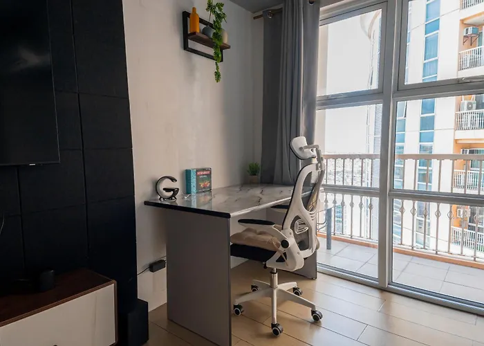 Luxe Spacious Cozy Venice Bgc 65intv Surround Sound Apartment Manila