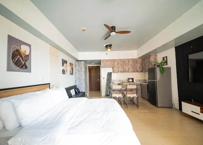 Luxe Spacious Cozy Venice Bgc 65intv Surround Sound Apartment Manila