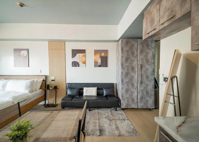 Luxe Spacious Cozy Venice Bgc 65intv Surround Sound Apartment Manila