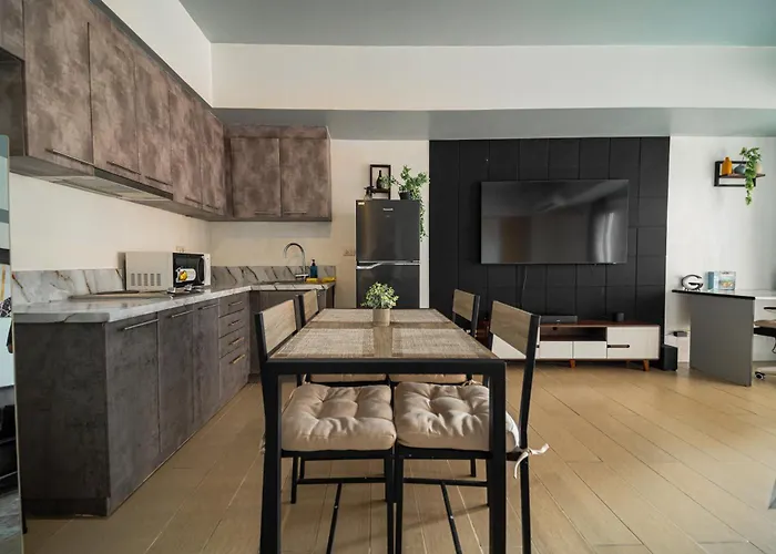 Apartment Luxe Spacious Cozy Venice Bgc 65intv Surround Sound